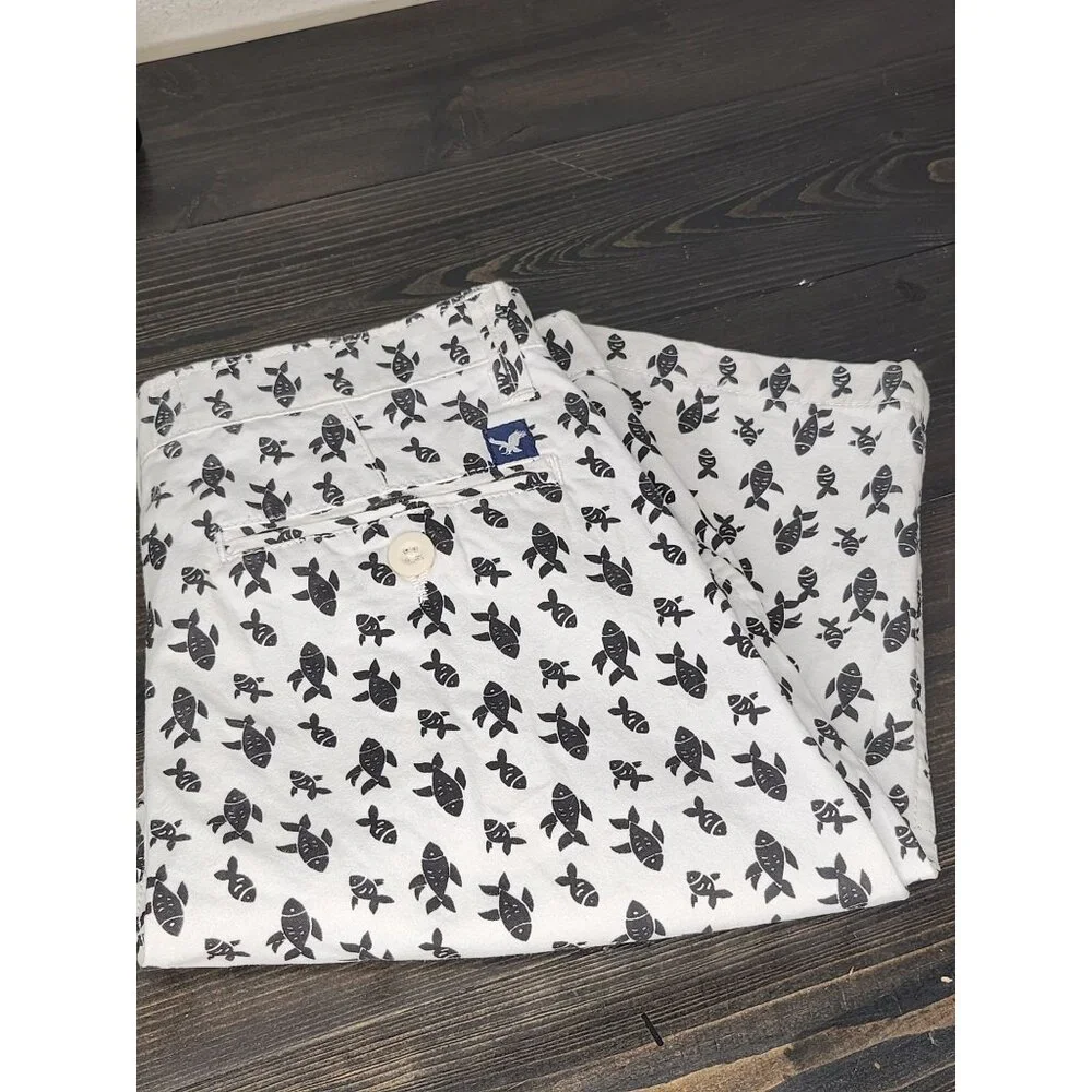 American Eagle Shorts Men's size  30 Fish Chino  Casual Beach Cotton‎